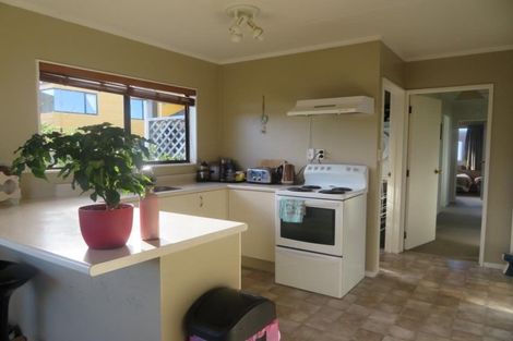Photo of property in 17 Dargle Way, Island Bay, Wellington, 6023