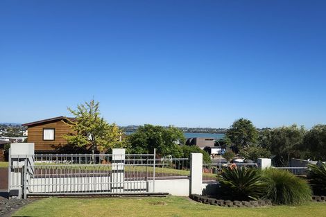 Photo of property in 14 Icarus Place, Half Moon Bay, Auckland, 2012