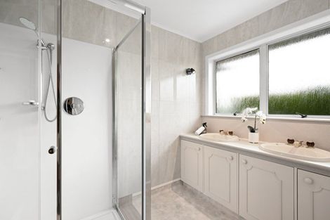 Photo of property in 16 Resthill Crescent, Glenview, Hamilton, 3206