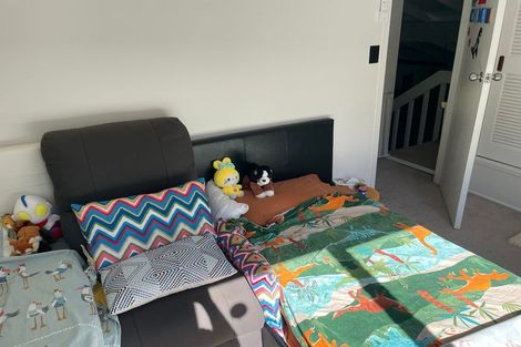 Photo of property in 42 Holyoake Place, Chatswood, Auckland, 0626