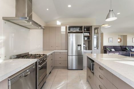 Photo of property in 5 Signal Hill Road, Mount Pleasant, Christchurch, 8081