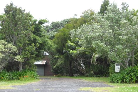 Photo of property in 1360 Whangaparaoa Road, Army Bay, Whangaparaoa, 0930