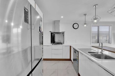 Photo of property in 20 Te Tiireke Drive, Glenview, Hamilton, 3206