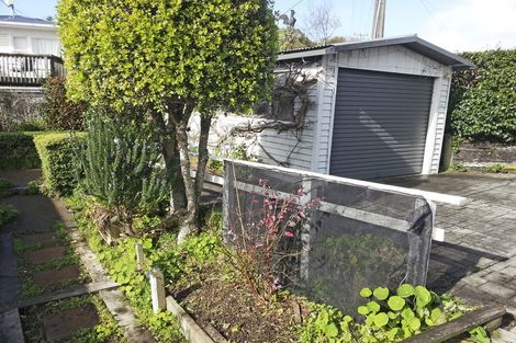 Photo of property in 35 Moffat Road, Red Beach, 0932