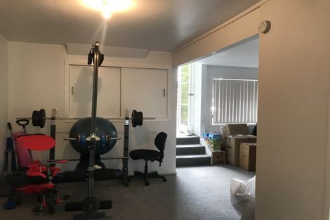 Photo of property in 2/20 Woodlands Crescent, Browns Bay, Auckland, 0630