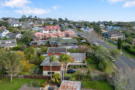 Photo of property in 121 Oaktree Avenue, Browns Bay, Auckland, 0630