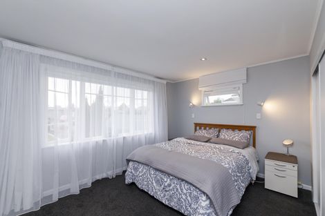 Photo of property in 10 Saint Albans Avenue, Hokowhitu, Palmerston North, 4410