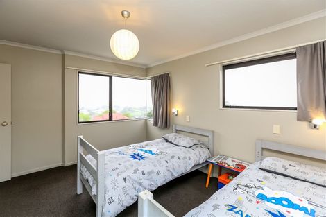 Photo of property in 25 Veale Road, Frankleigh Park, New Plymouth, 4310