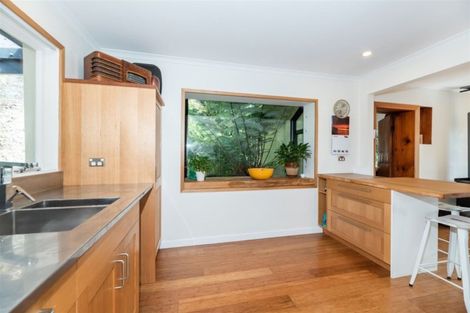 Photo of property in 136 Piha Road, Piha, New Lynn, 0772