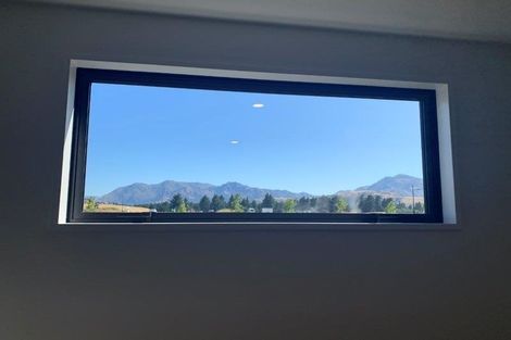 Photo of property in 5 Matakanui Lane, Wanaka, 9305