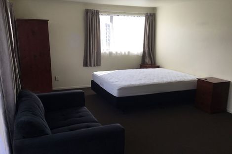 Photo of property in 8b Schnapper Rock Road, Schnapper Rock, Auckland, 0632