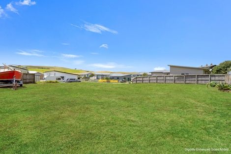 Photo of property in 13 Sunset Drive, Baylys Beach, 0377