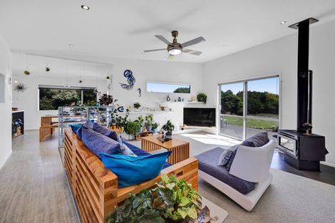 Photo of property in 475 Manawapou Road, Hawera, 4672