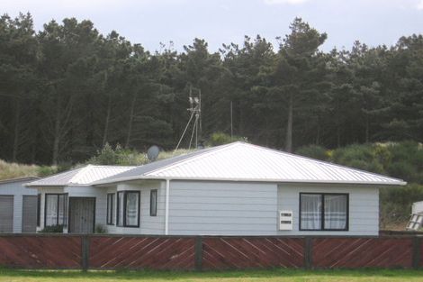 Photo of property in 7 Cousins Avenue East, Foxton Beach, Foxton, 4815