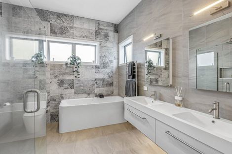 Photo of property in 51 Moffat Road, Red Beach, 0932