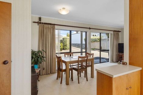 Photo of property in 19a Paynters Avenue, Strandon, New Plymouth, 4312