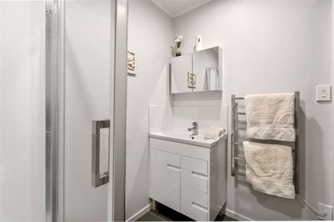 Photo of property in 2/32a Sunnynook Road, Sunnynook, Auckland, 0620