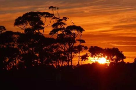 Photo of property in 4 Roberts Road, Matakatia, Whangaparaoa, 0930