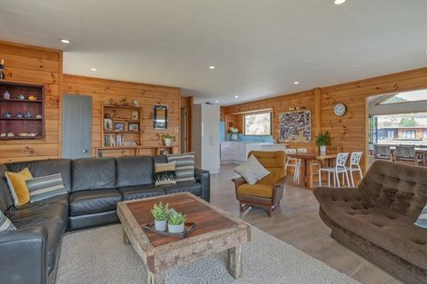 Photo of property in 13 Martin Place, Cooks Beach, Whitianga, 3591