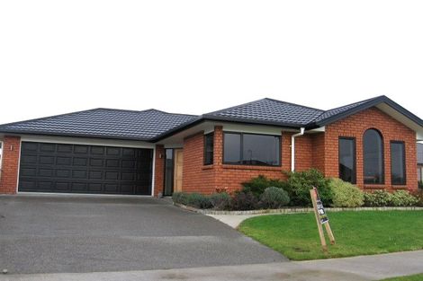 Photo of property in 4 Daniel Place, Kelvin Grove, Palmerston North, 4414