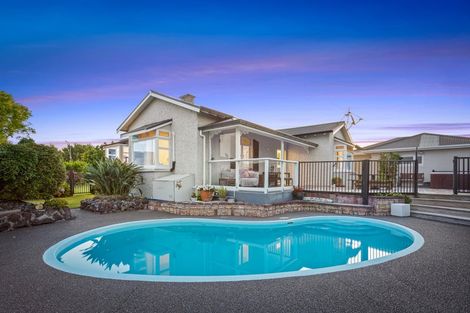 Photo of property in 46 Rewarewa Road, Te Atatu Peninsula, Auckland, 0610