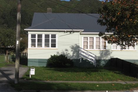 Photo of property in 154 Waddington Drive, Naenae, Lower Hutt, 5011