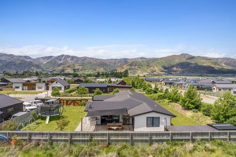 Photo of property in 9 Isthmus Place, Lake Hawea, Wanaka, 9382