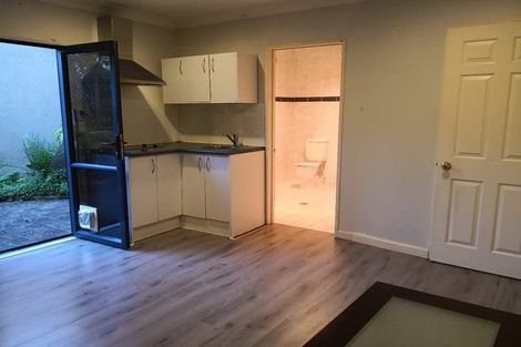 Photo of property in 16 Belleaire Court, West Harbour, Auckland, 0618