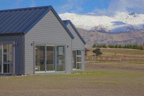 Photo of property in 10 Olsen Place, Kinloch, 3385