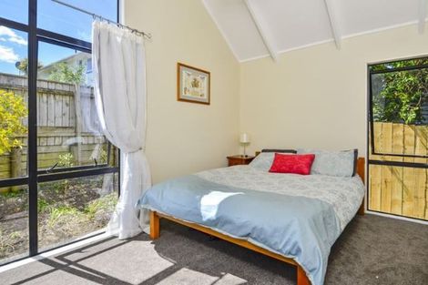 Photo of property in 2/23 Sunnynook Road, Forrest Hill, Auckland, 0620