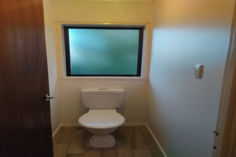 Photo of property in 2/35 Buscomb Avenue, Henderson, Auckland, 0610