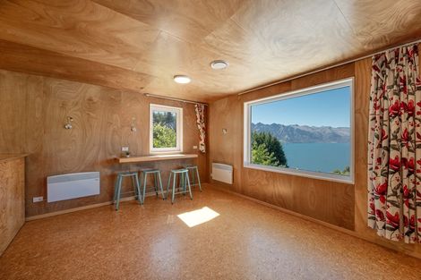 Photo of property in 9 Cameron Place, Fernhill, Queenstown, 9300