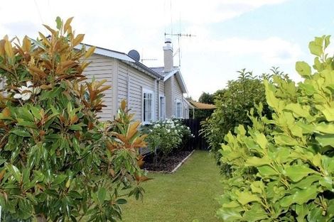 Photo of property in 27 Oxford Street, Fairfield, Hamilton, 3214