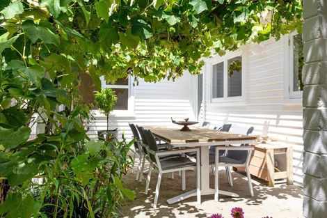 Photo of property in 19 Paremata Crescent, Paremata, Porirua, 5024