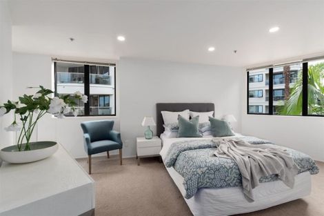 Photo of property in 2d/5 The Promenade, Takapuna, Auckland, 0622
