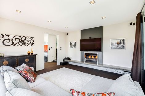 Photo of property in 28 Stranraer Crescent, Wattle Downs, Auckland, 2103