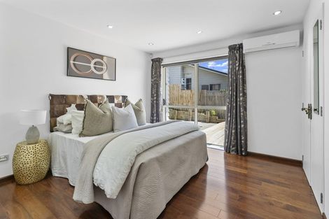 Photo of property in 627a Glenfield Road, Totara Vale, Auckland, 0629