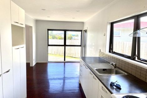 Photo of property in 123 Riverpark Crescent, Henderson, Auckland, 0610