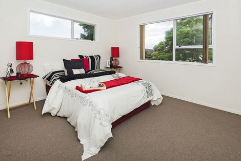 Photo of property in 2 Navigator Place, Papatoetoe, Auckland, 2025