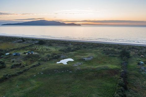 Photo of property in 168 Paetawa Road, Peka Peka, Waikanae, 5391