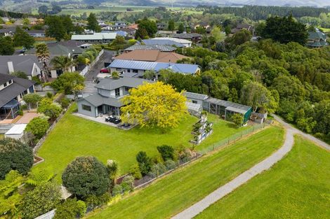 Photo of property in 27 Abby Road, Fitzherbert, Palmerston North, 4410