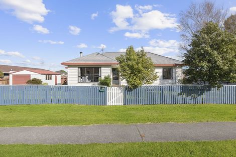 Photo of property in 64 Arawhata Road, Paraparaumu, 5032