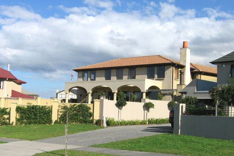 Photo of property in 11 Onemana Way, Te Atatu Peninsula, Auckland, 0610