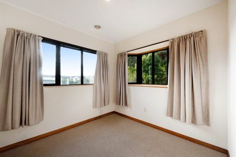 Photo of property in 16a Parklands Drive, Karori, Wellington, 6012