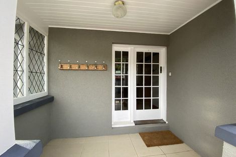 Photo of property in 191 Queens Drive, Lyall Bay, Wellington, 6022