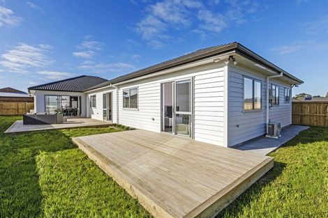 Photo of property in 18 Gilbransen Road, Kumeu, 0810