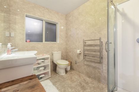 Photo of property in 8 Mcwhirters Farm Lane, Massey, Auckland, 0614