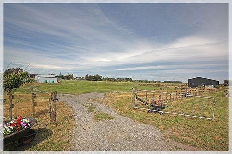 Photo of property in 10 Ripa Street, Tangimoana, 4822