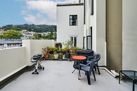 Photo of property in 4/24 Elizabeth Street, Mount Victoria, Wellington, 6011