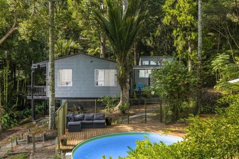 Photo of property in 16 Napuka Road, Henderson Valley, Auckland, 0612